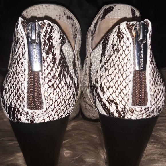 ((Listing#161))((NEW)) Vince Camuto - Picture 9 of 9